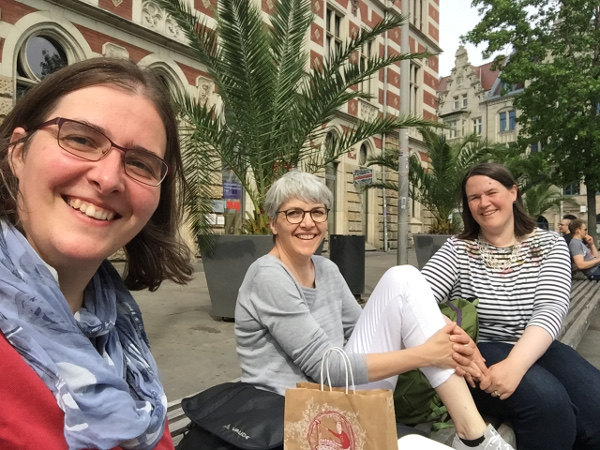 Auf dem Erfurter Anger: Jana Stahl, Anja Lösch und Susanne Krones